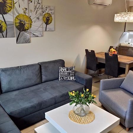 Holiday Apartman Sarvar Bagian luar foto