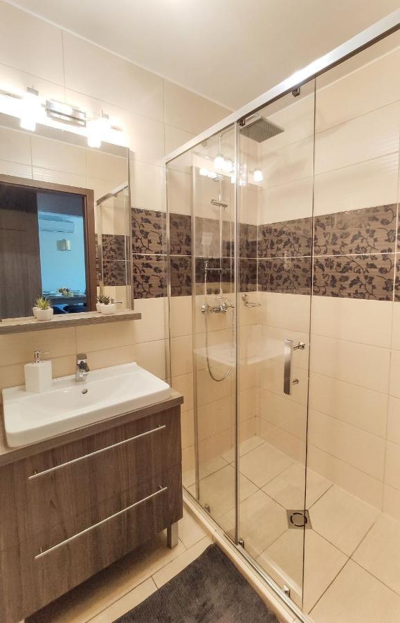 Holiday Apartman Sarvar Bagian luar foto
