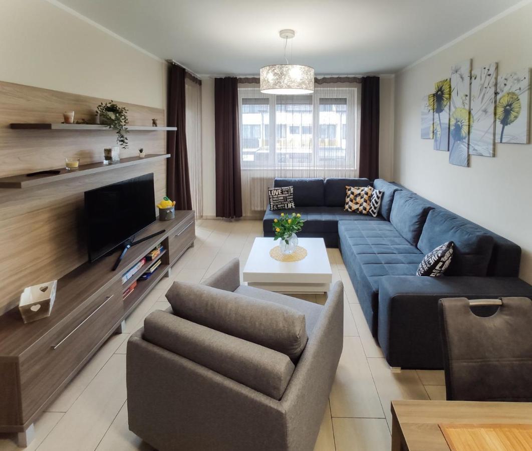 Holiday Apartman Sarvar Bagian luar foto
