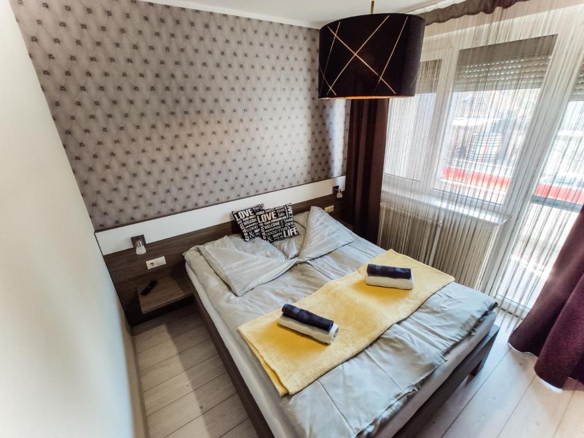Holiday Apartman Sarvar Bagian luar foto