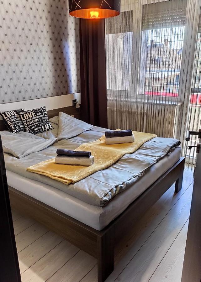 Holiday Apartman Sarvar Bagian luar foto