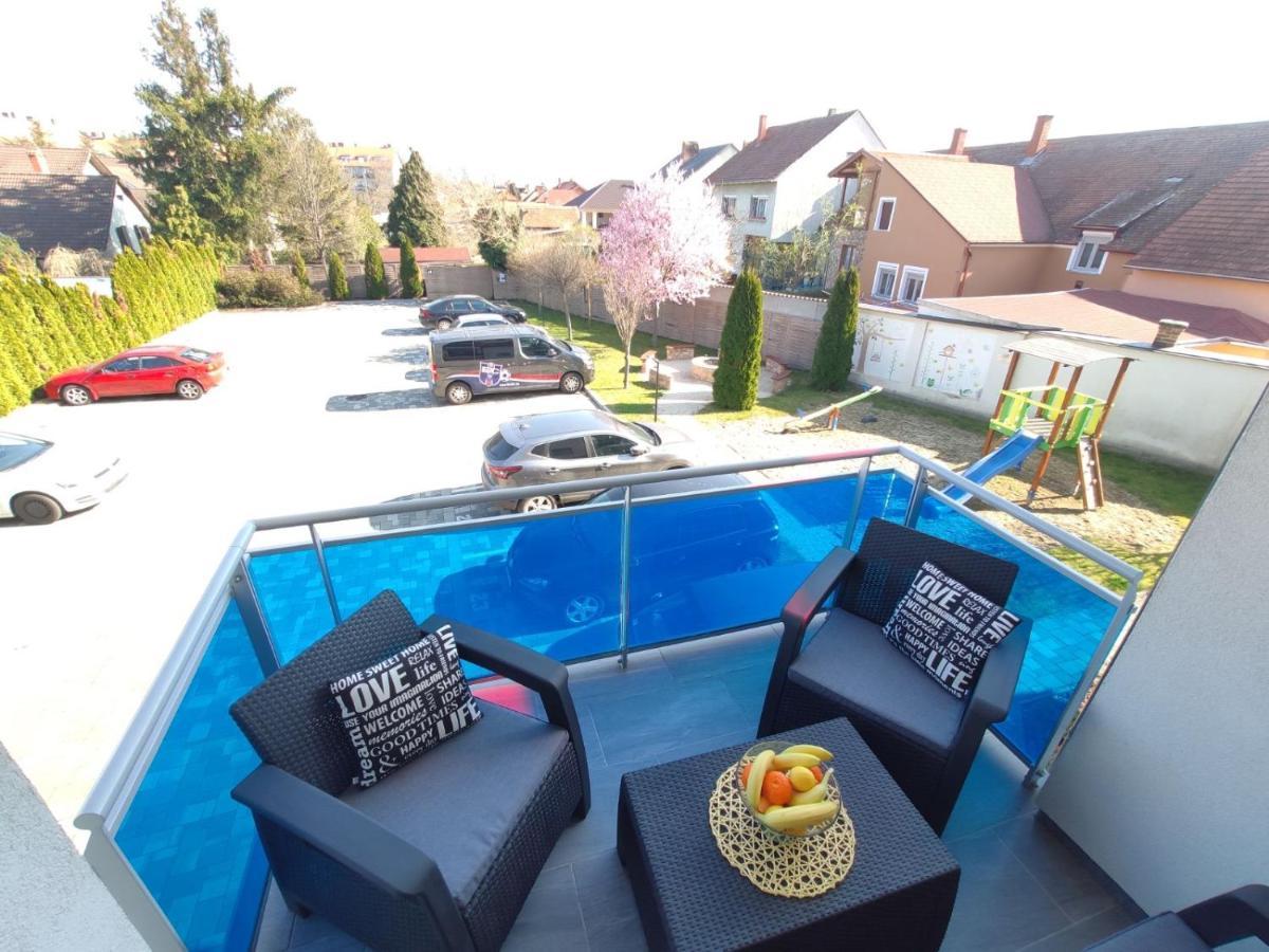 Holiday Apartman Sarvar Bagian luar foto