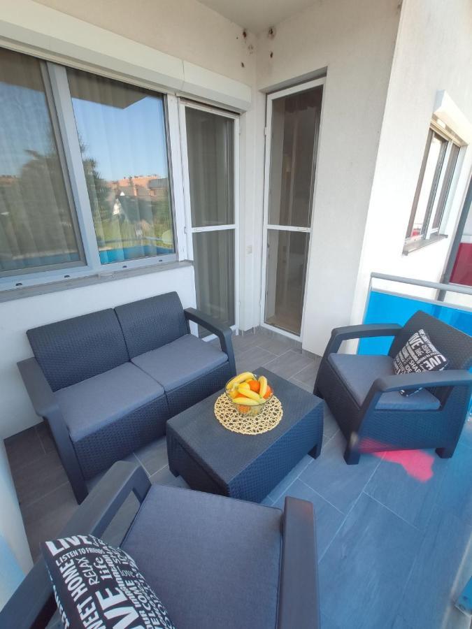 Holiday Apartman Sarvar Bagian luar foto