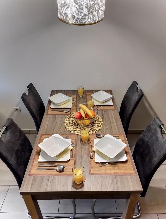 Holiday Apartman Sarvar Bagian luar foto