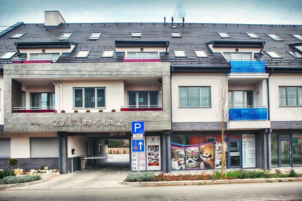 Holiday Apartman Sarvar Bagian luar foto