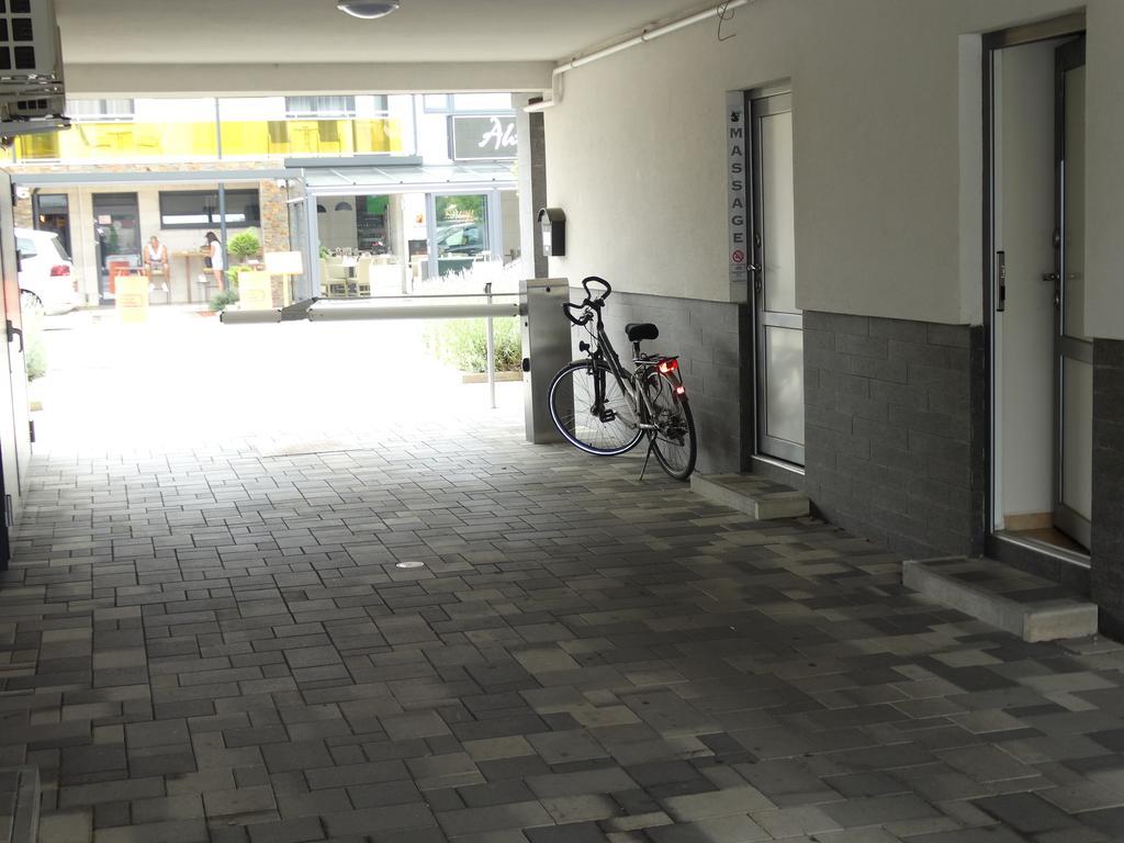 Holiday Apartman Sarvar Bagian luar foto