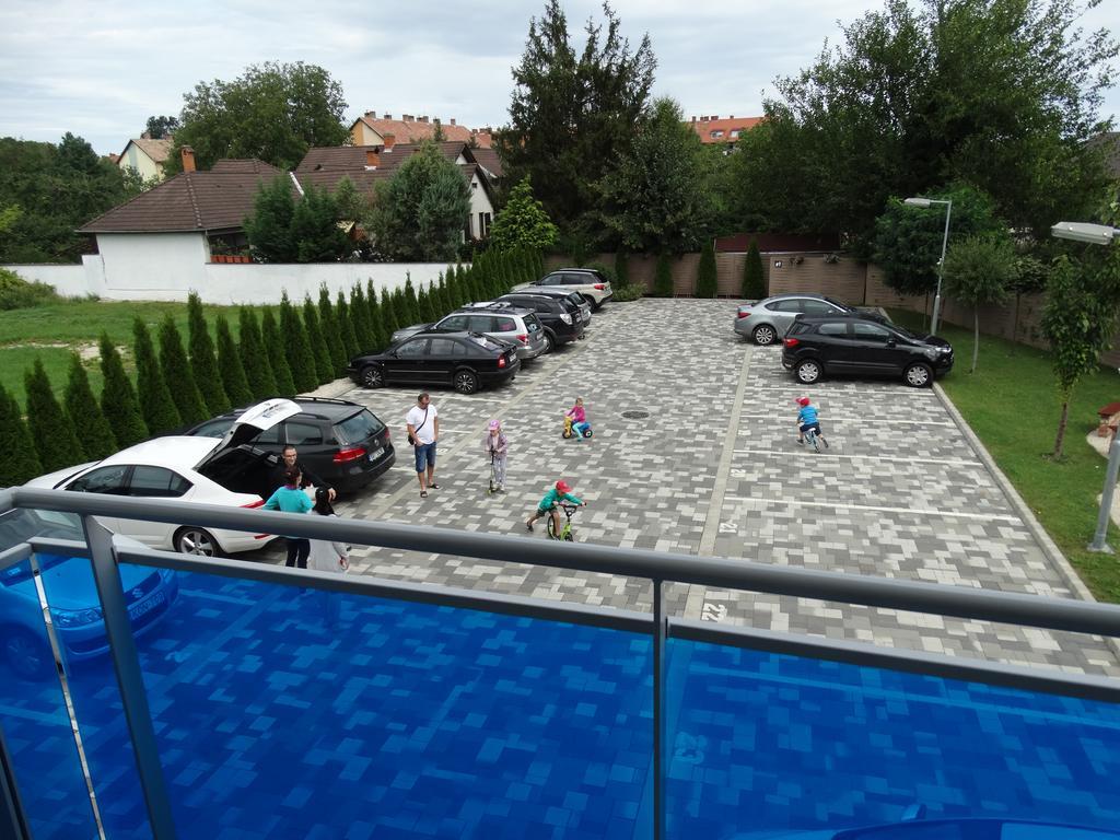Holiday Apartman Sarvar Bagian luar foto